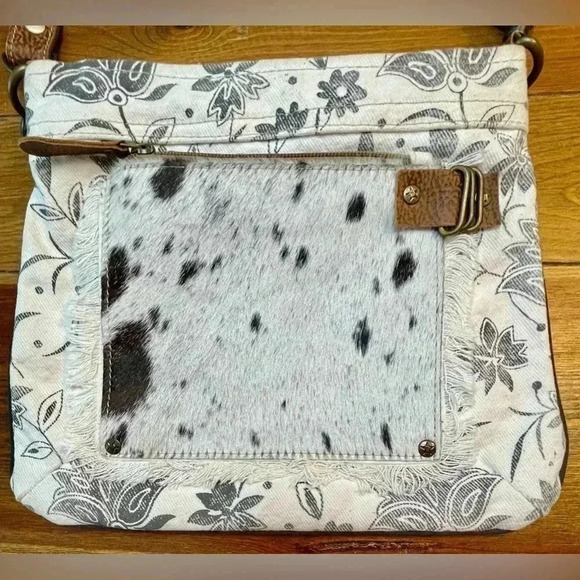 Myra Bag | Leather & Fabric Crossbody | Upcycled - Picture 2 of 6